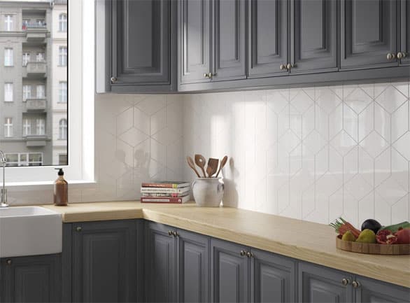 Cream rhombus wall tiles as a kitchen splashback