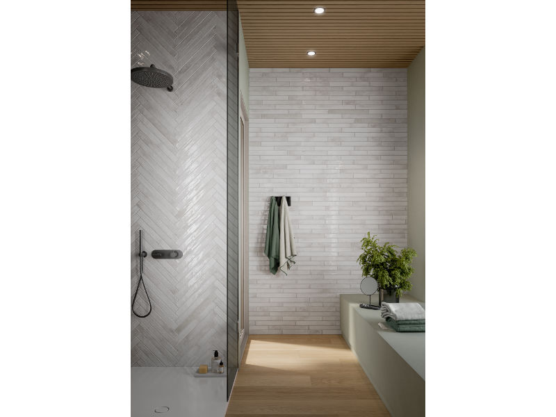 Slim porcelain gloss wall tile