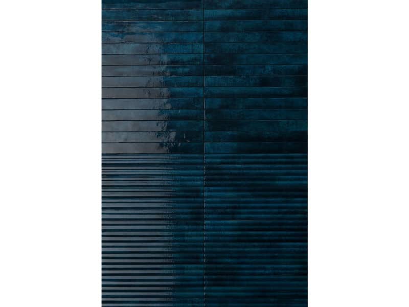 Slim porcelain gloss wall tile with a ripple effect